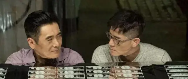 周润发携十几万古董相机为郭富城拍摄撕拉片:细节速览 周润发携十几万古董相机为郭富城拍摄撕拉片:细节速览