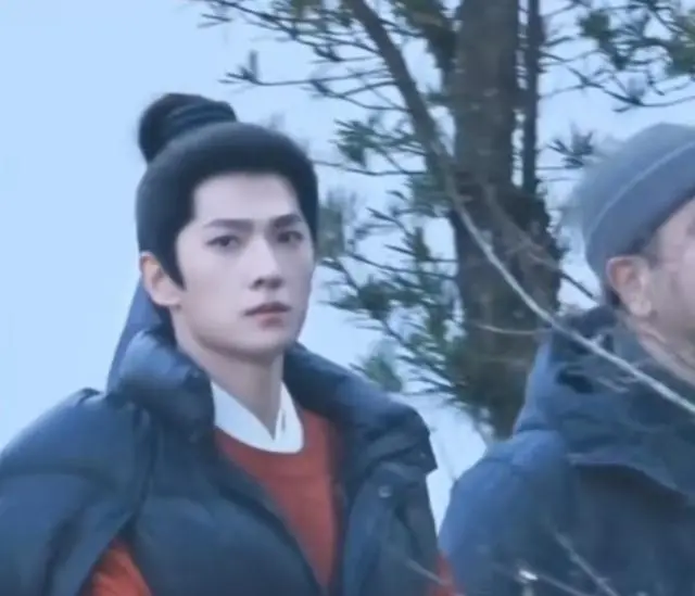 杨洋主演《雨霖铃》定档5月，何家劲抖音复刻展昭引怀旧潮：资讯配图