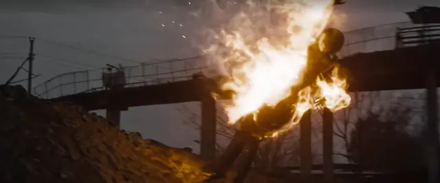 《方圆八百米》开播即揭25年前高莹焚身疑案，霍开明成关键嫌疑人：资讯配图