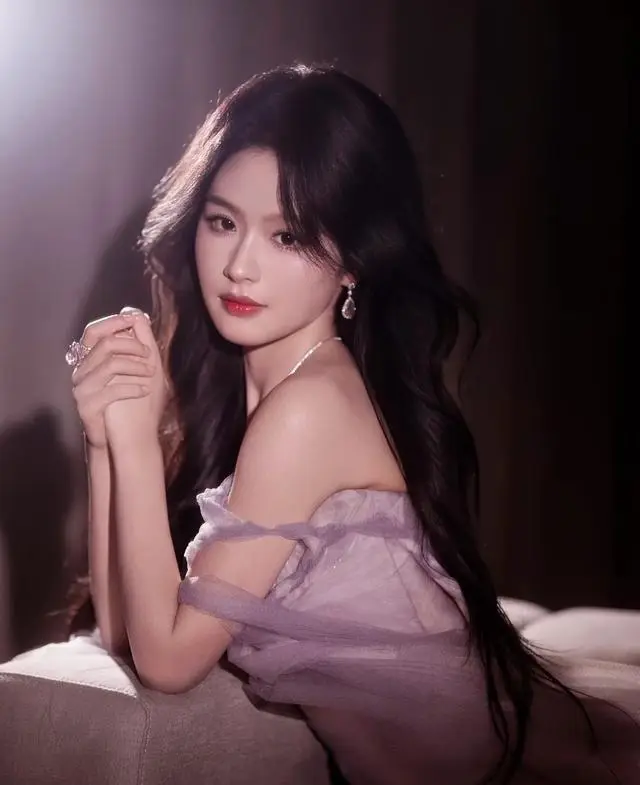 张翅《烧火丫头闹侯府》登顶短剧总榜，李柯以长尾数据稳居前列：情报图