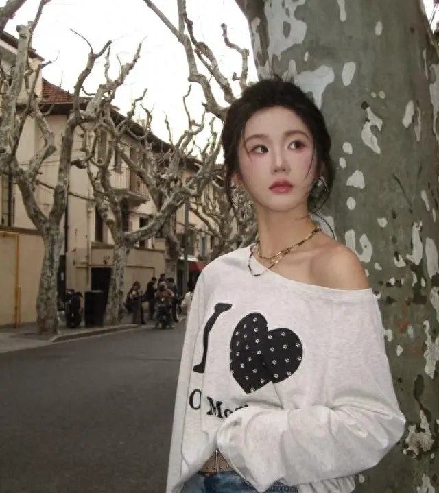 张翅《烧火丫头闹侯府》登顶短剧总榜，李柯以长尾数据稳居前列：细节速览