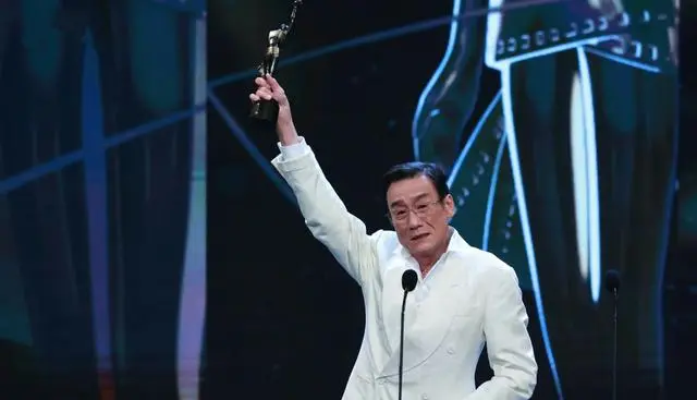 梁家辉四度封帝廖子妤首摘影后第44届香港电影金像奖揭晓：资讯配图