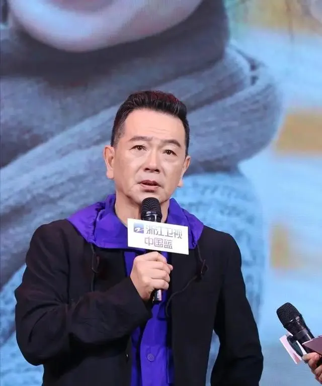 张晨光上海定居持续工作，七十岁兼顾影视剧与直播带货：细节速览